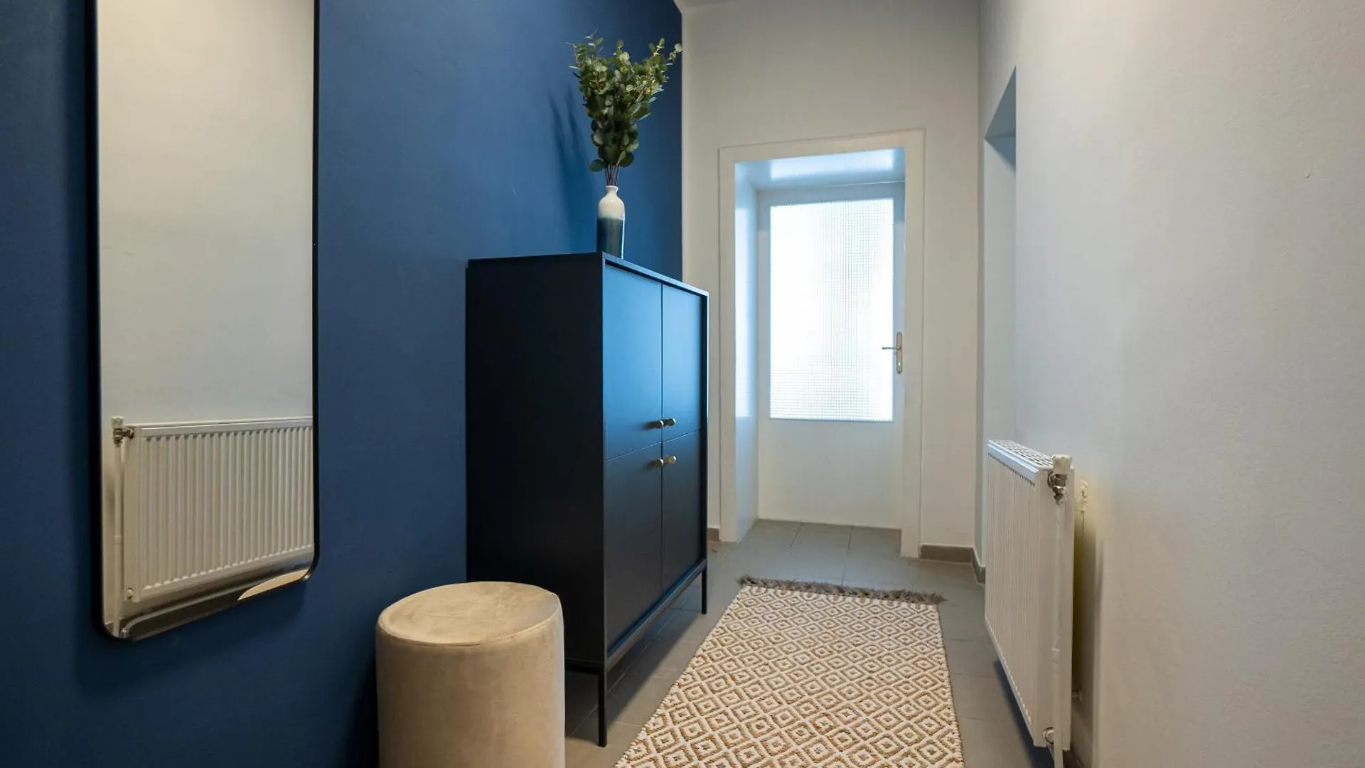 Pet-Friendly Modern Apartment Near Belvedere Vienna Austria