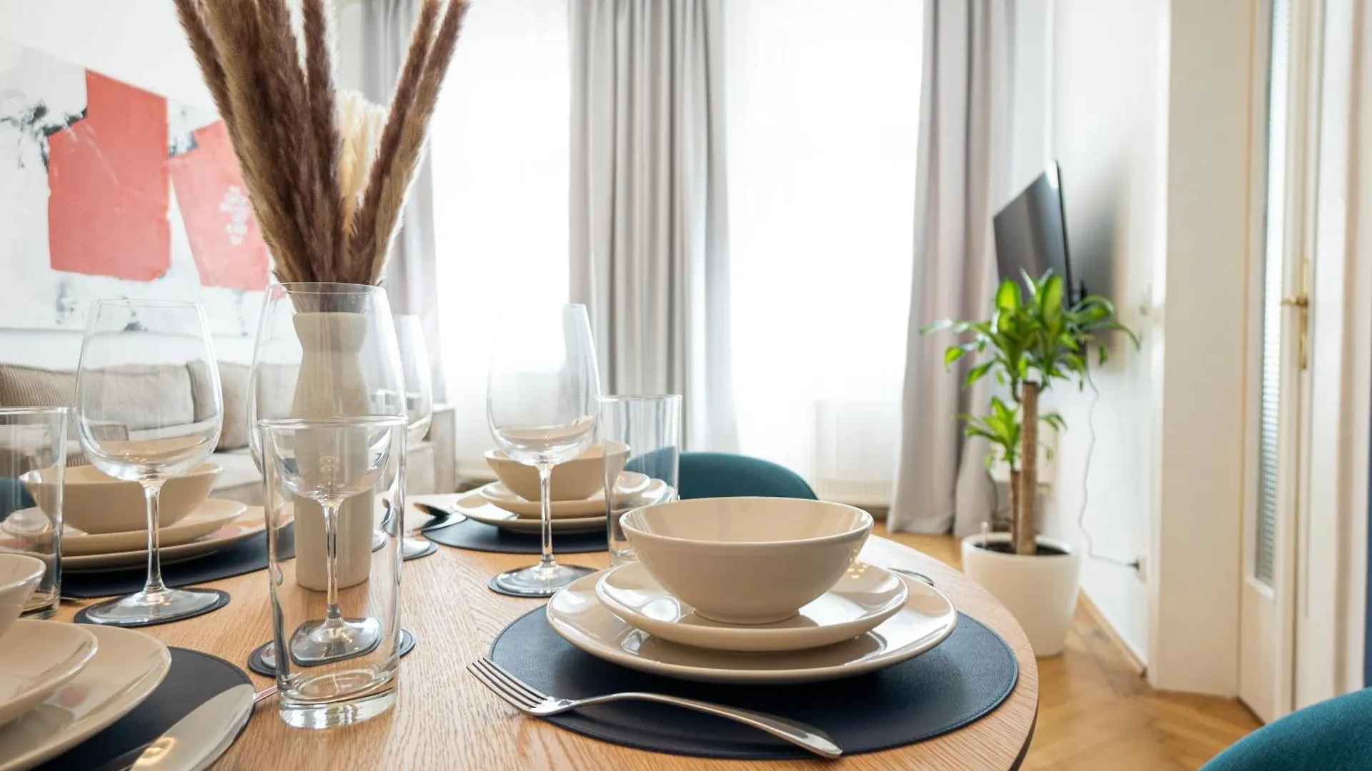 Pet-Friendly Modern Apartment Near Belvedere Vienna